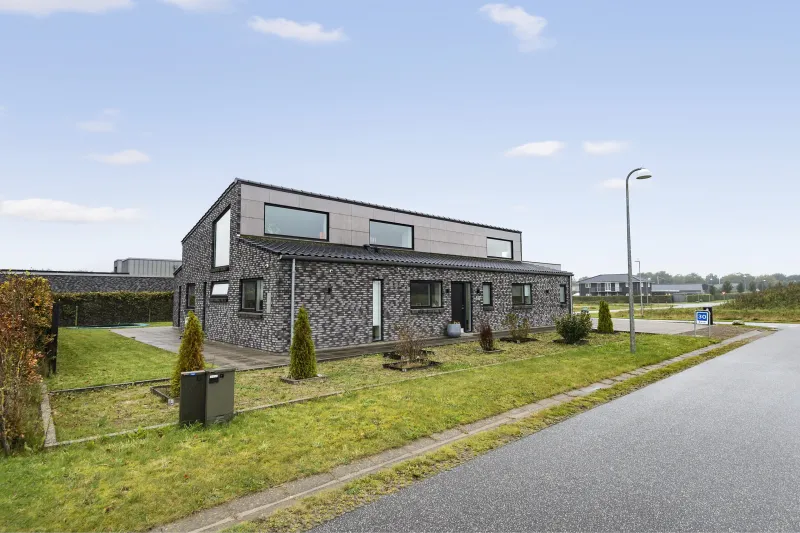 Hus, Uranusvænget 58, billede 1 af 12